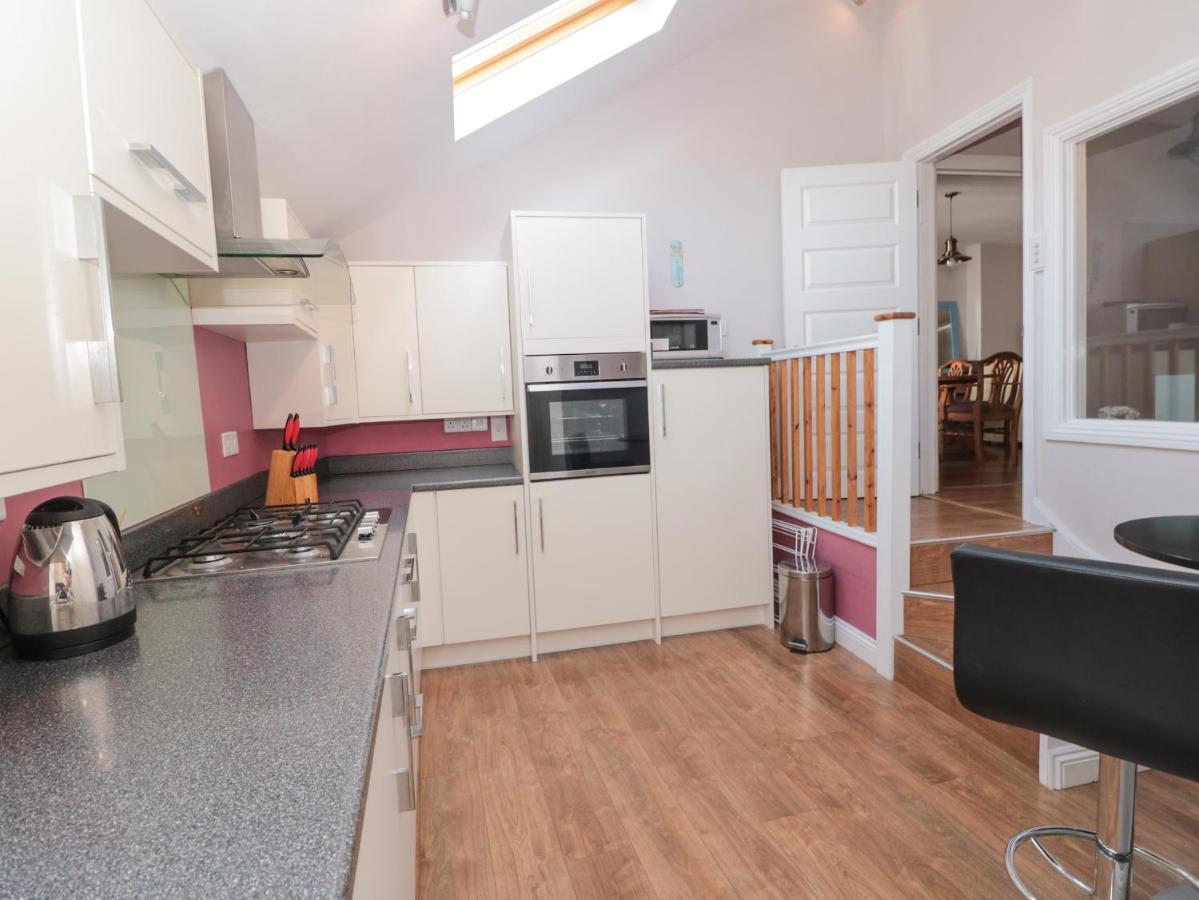 Upper 3 Apartment Dartmouth Bagian luar foto