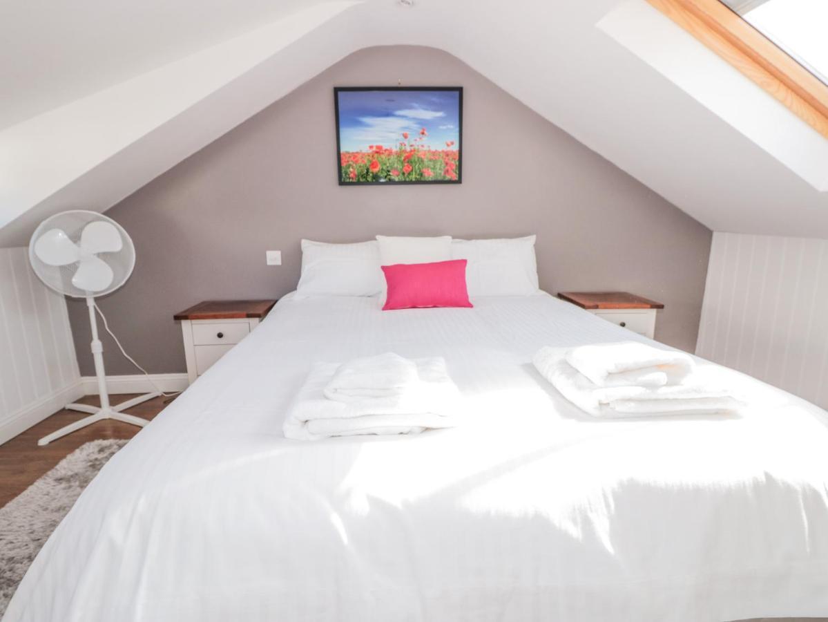 Upper 3 Apartment Dartmouth Bagian luar foto