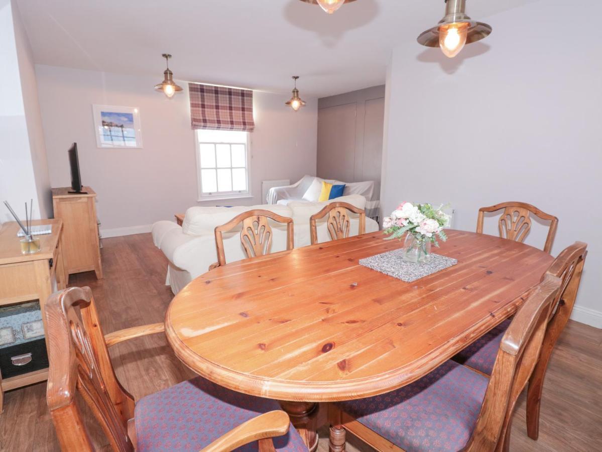 Upper 3 Apartment Dartmouth Bagian luar foto