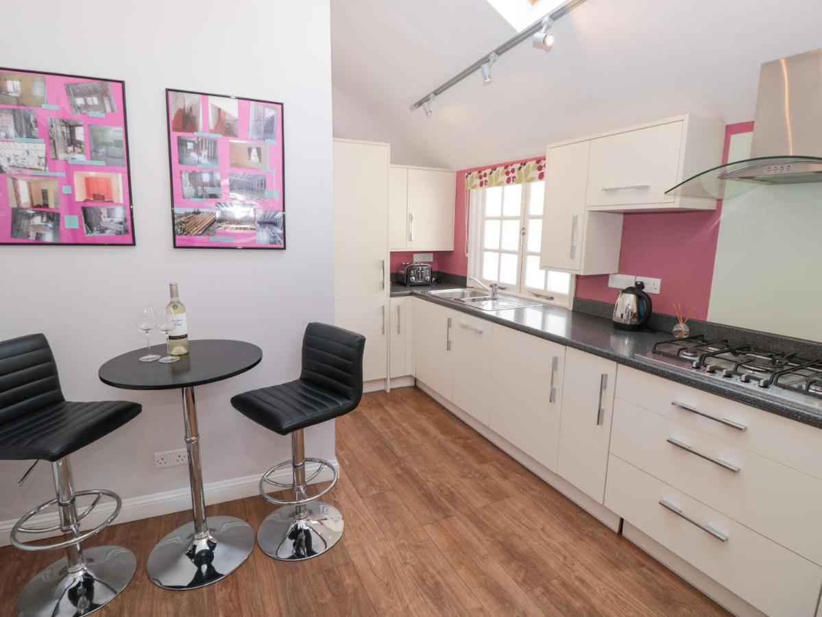 Upper 3 Apartment Dartmouth Bagian luar foto